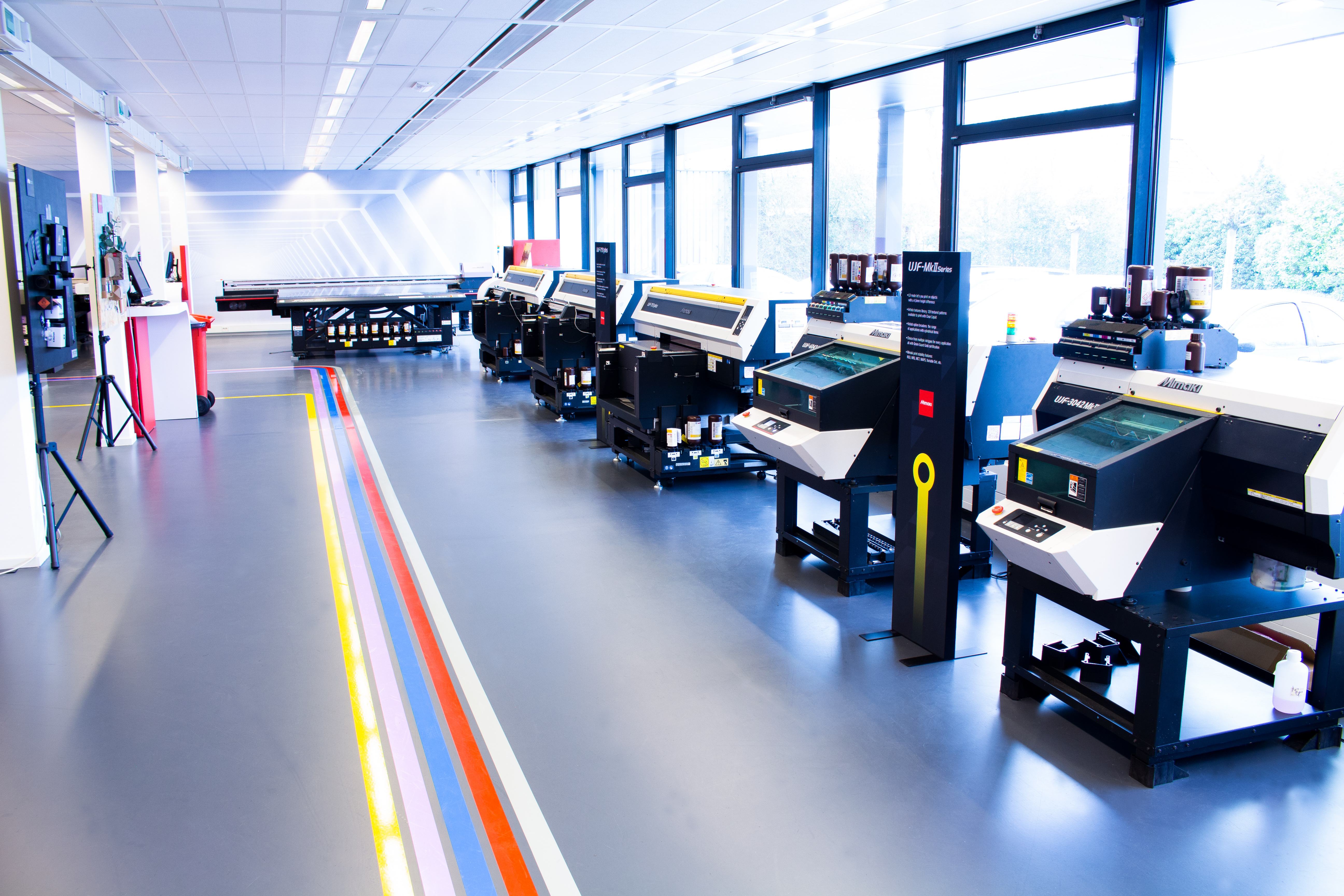 Mimaki showroom met UJF-serie flatbedprinters